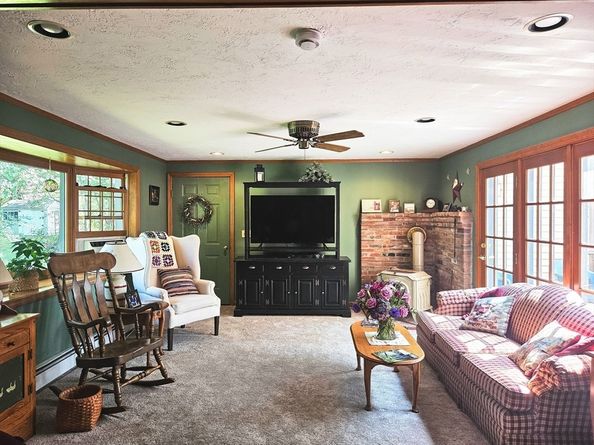 10 Karen Ave, Shrewsbury MA 01545