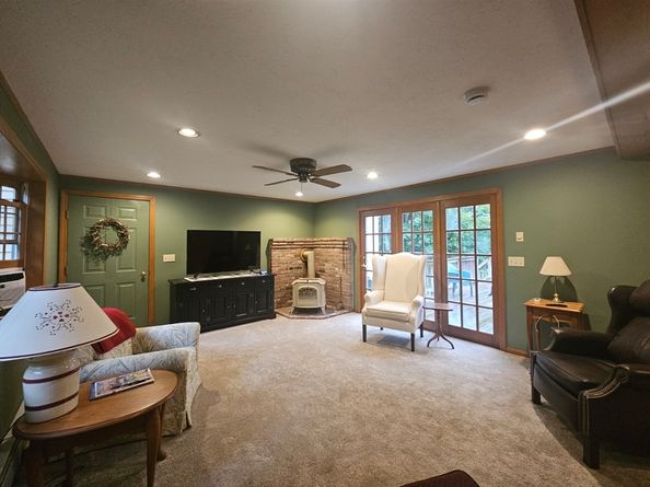 10 Karen Ave, Shrewsbury MA 01545