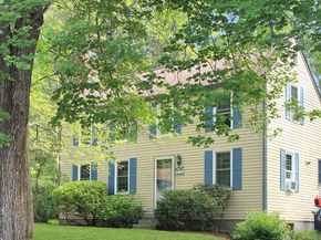 10 Karen Ave, Shrewsbury MA 01545