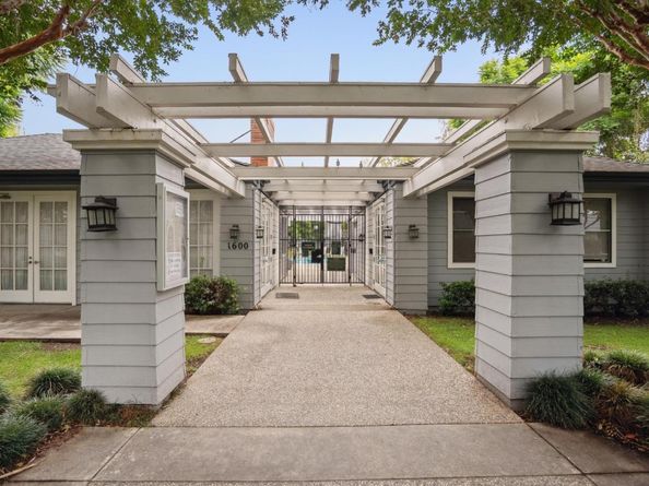 1612 Parkview Green Circle, San Jose CA 95131