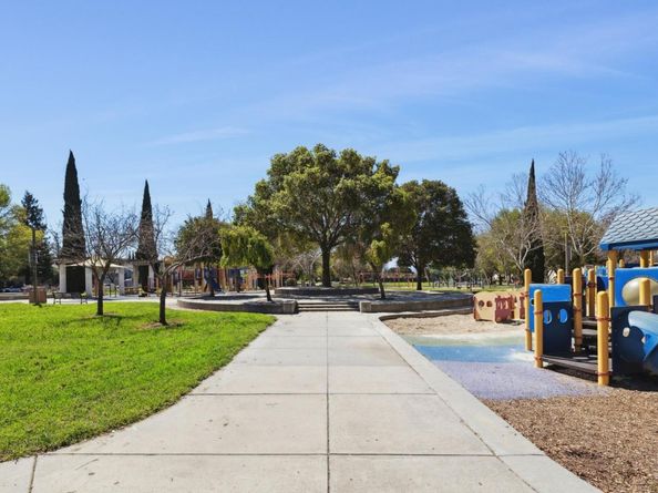 1612 Parkview Green Circle, San Jose CA 95131