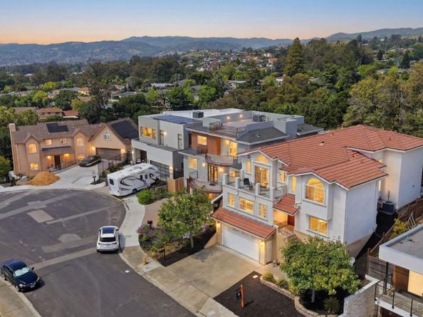 2390 Rainbow Court, Hayward CA 94542