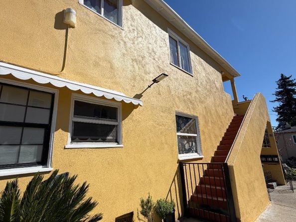 23 Peroly Court, Oakland CA 94601
