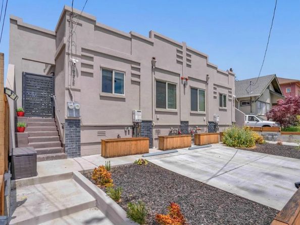 Undisclosed Address #ML82040970, Oakland CA 94609