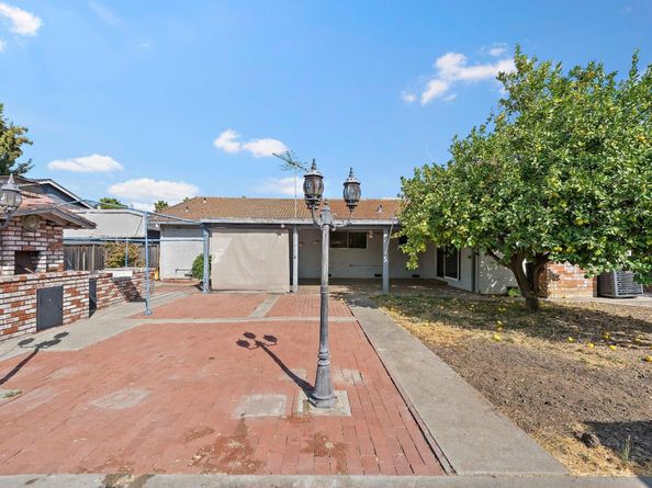 6137 Oak Forest Way, San Jose CA 95120