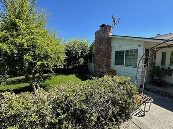 225 W Meadow Drive
