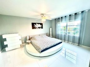 200 Diplomat Pkwy 721, Hallandale Beach FL 33009