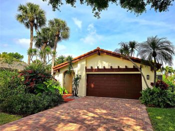 5645 Lakeview Mews Dr