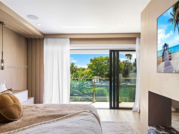 710 + 700 S Shore Dr, Miami Beach FL 33141