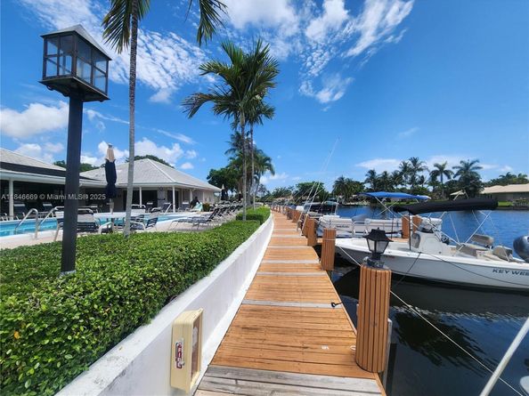 160 Cypress Club Dr 608, Pompano Beach FL 33060