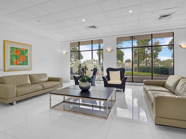 5700 Collins Ave 3J, Miami Beach FL 33140