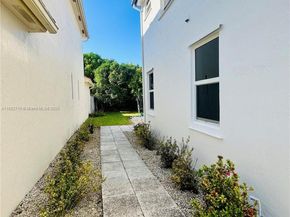 18961 NW 22nd St, Pembroke Pines FL 33029