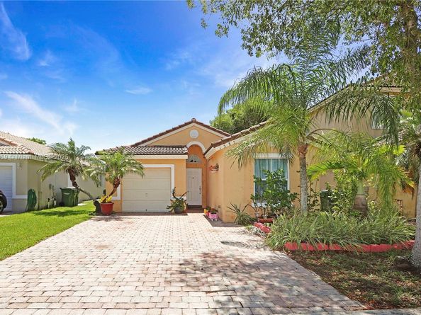 1585 SE 20th Rd, Homestead FL 33035