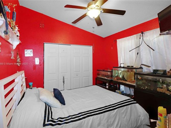 1585 SE 20th Rd, Homestead FL 33035