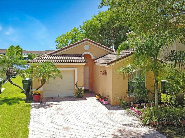 1585 SE 20th Rd, Homestead FL 33035