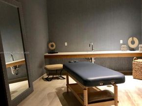 2900 NE 7th Ave 1402, Miami FL 33137