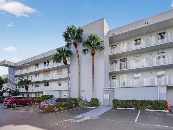 115 Royal Park Dr 2C, Oakland Park FL 33309