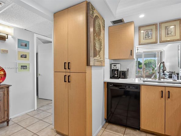 115 Royal Park Dr 2C, Oakland Park FL 33309