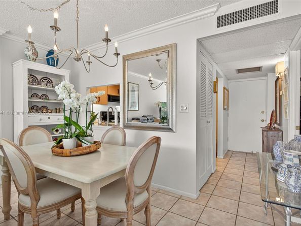 115 Royal Park Dr 2C, Oakland Park FL 33309