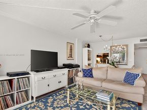 115 Royal Park Dr 2C, Oakland Park FL 33309