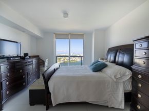 50 Biscayne Blvd 3702, Miami FL 33132