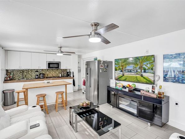 6520 W 8th Ln, Hialeah FL 33012