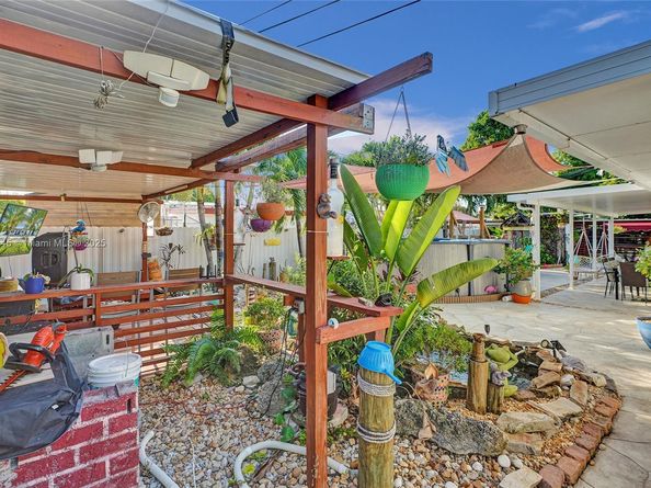 6520 W 8th Ln, Hialeah FL 33012