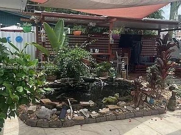 6520 W 8th Ln, Hialeah FL 33012