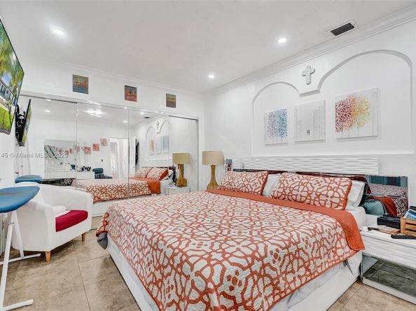 6520 W 8th Ln, Hialeah FL 33012