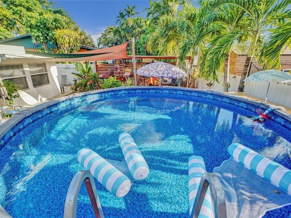 6520 W 8th Ln, Hialeah FL 33012