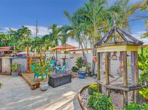 6520 W 8th Ln, Hialeah FL 33012