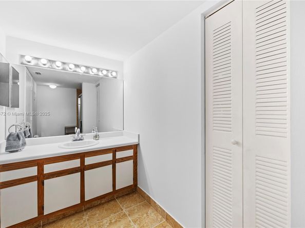 9814 W Mcnab Rd 204, Tamarac FL 33321