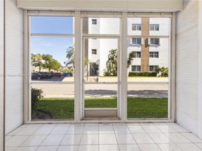 3040 NE 16th Ave 104, Oakland Park FL 33334