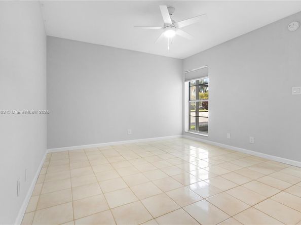 3040 NE 16th Ave 104, Oakland Park FL 33334
