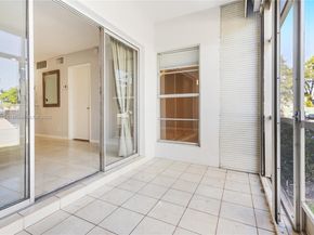 3040 NE 16th Ave 104, Oakland Park FL 33334