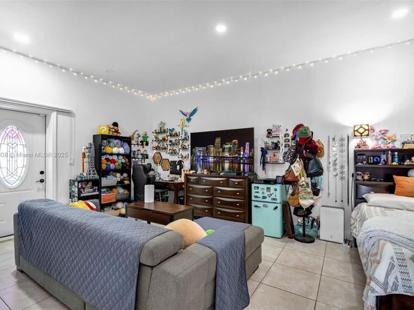 16075 SW 149th Ter, Miami FL 33196
