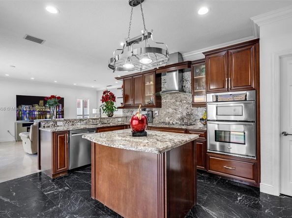 16075 SW 149th Ter, Miami FL 33196