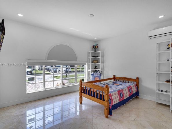 16075 SW 149th Ter, Miami FL 33196