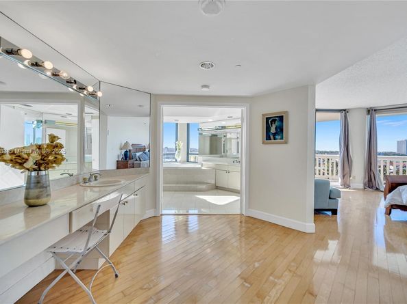 2000 Island Blvd 806, Aventura FL 33160