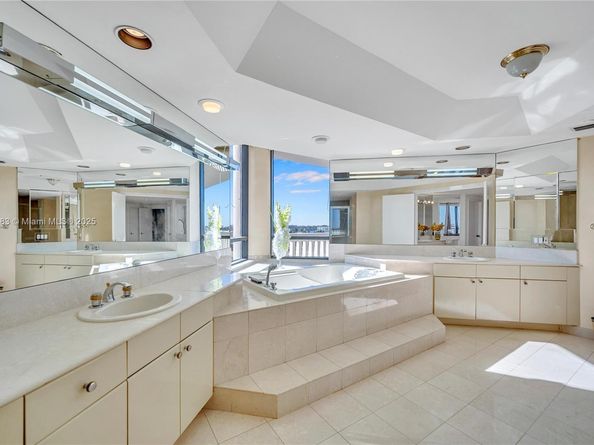 2000 Island Blvd 806, Aventura FL 33160