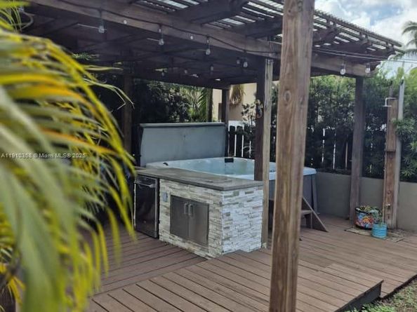 2908 N 36th Ave, Hollywood FL 33021