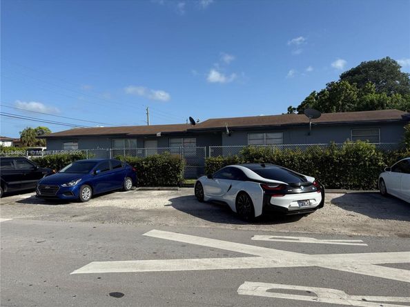 7200 SW 22nd St, Miami FL 33155
