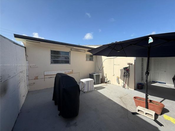 7200 SW 22nd St, Miami FL 33155