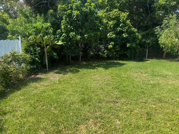 1411 NW 41st St, Miami FL 33142