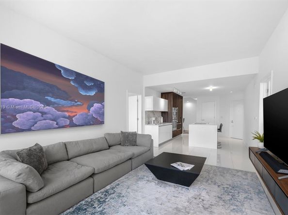 851 NE 1st Ave 1008, Miami FL 33132