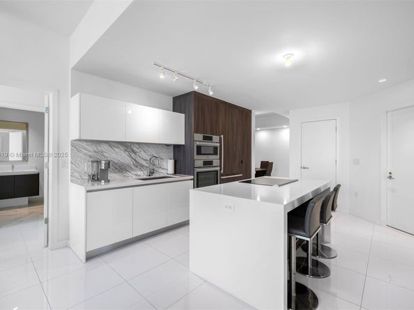 851 NE 1st Ave 1008, Miami FL 33132