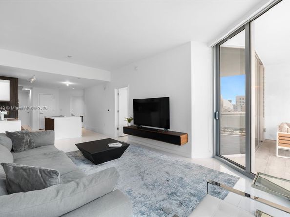 851 NE 1st Ave 1008, Miami FL 33132