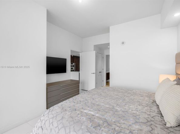 851 NE 1st Ave 1008, Miami FL 33132