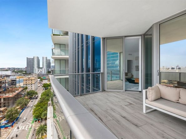 851 NE 1st Ave 1008, Miami FL 33132