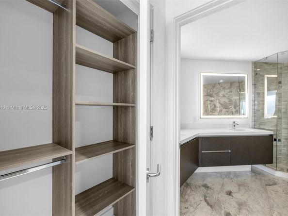 851 NE 1st Ave 1008, Miami FL 33132